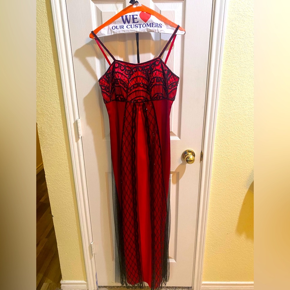 Jovani Size 4 Red with black beaded overlay prom dress with matching purse